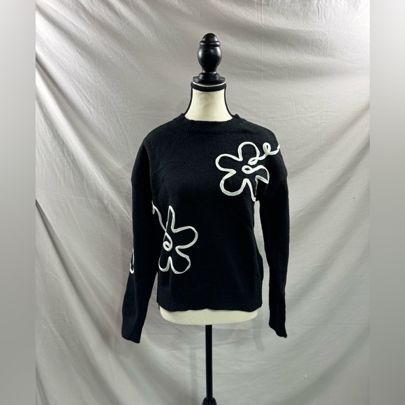 Black/White Floral Pattern Drop Shoulder Sweater - Picture 6 of 9